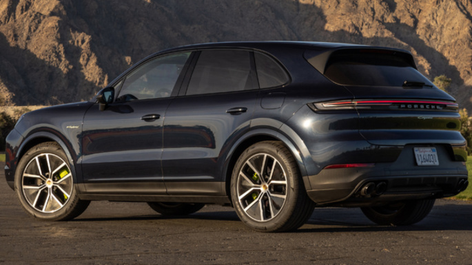 2025 Porsche Cayenne Back Right Side (Overview)