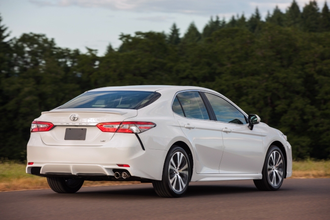 2019-toyota-camry-image-3