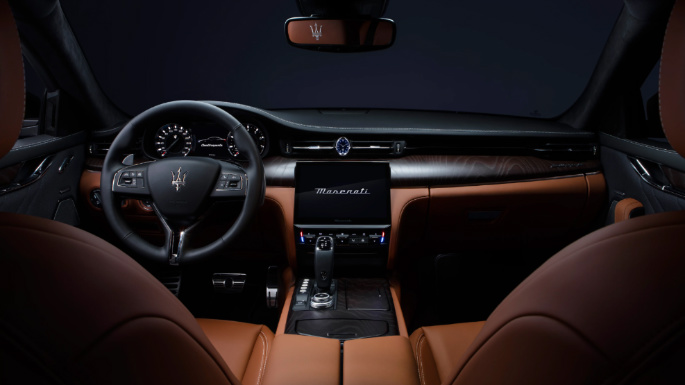 2023-maserati-quatroporte-int