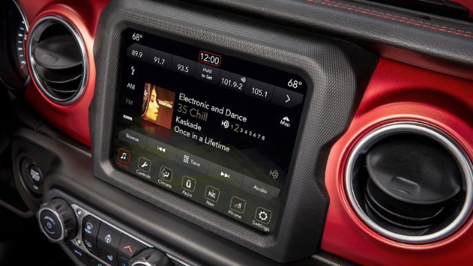2020-jeep-wrangler-infotainment-image