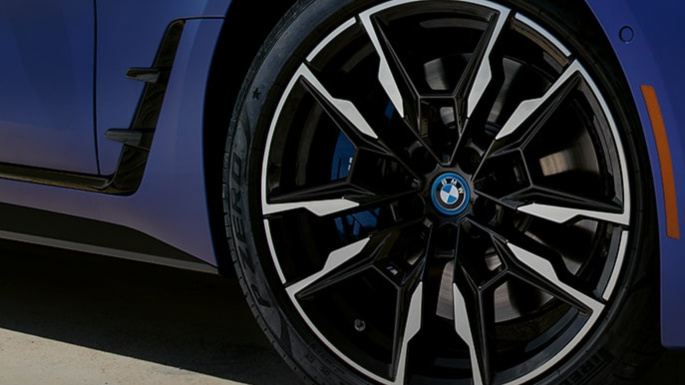 2022-bmw-i4-image-15