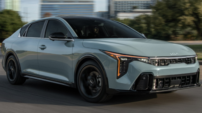 2025 Kia K4 Driving (Driving)
