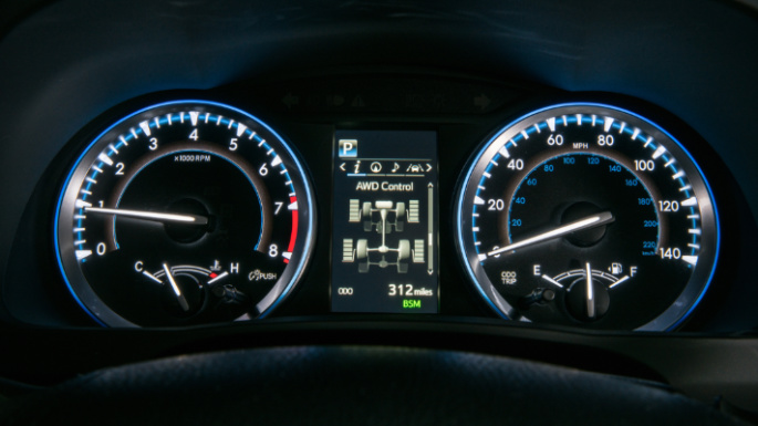 2017-toyota-highlander-fuel-image