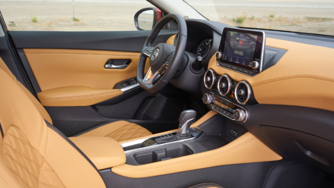 2023-nissan-sentra-int