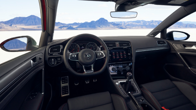 2019-2021-volkswagen-golf-gti-int