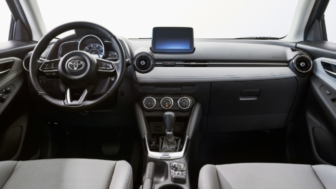 2020-toyota-yaris-int
