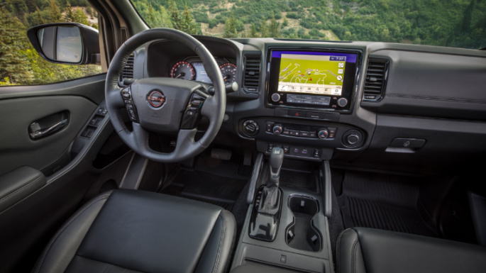 2022-nissan-frontier-int