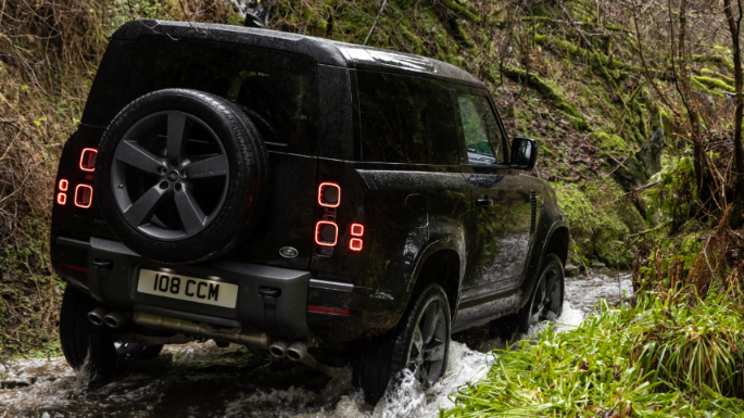 2022-land-rover-defender-v8-image-5