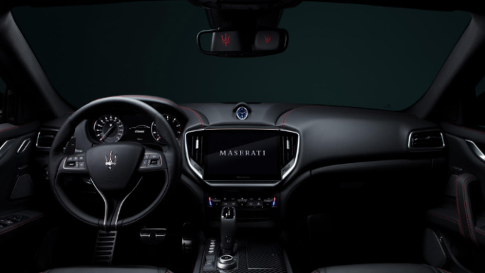 2021-maserati-ghibli-int