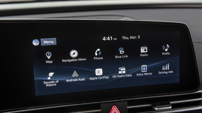 2023-hyundai-elantra-tech-image
