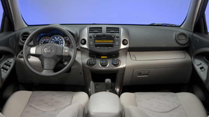 2010-toyota-rav4-int