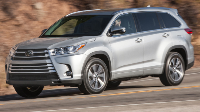 2017-toyota-highlander-driving-image