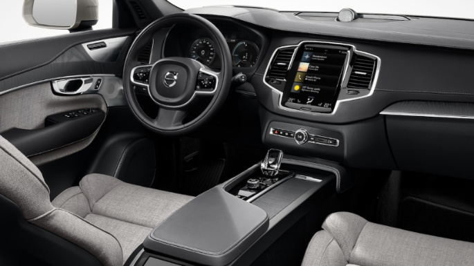 2022-volvo-xc90-recharge-int