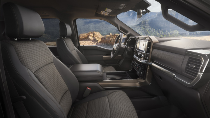 2023-ford-f150-hybrid-int