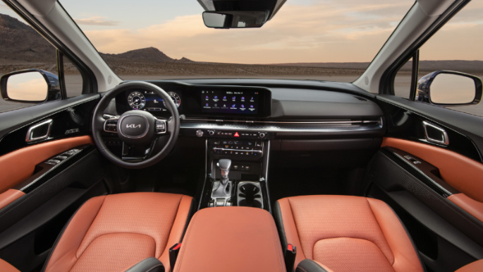 2023-kia-carnival-int