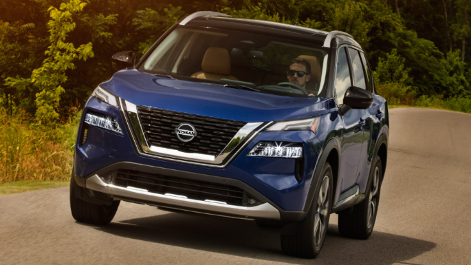 2021-nissan-rogue-driving-image