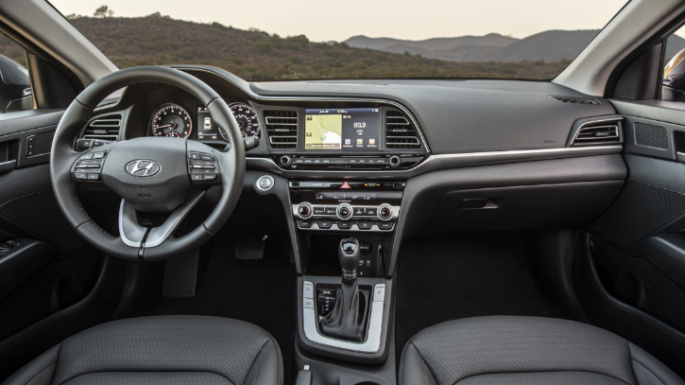 2019-hyundai-elantra-int