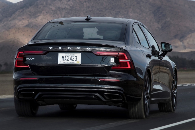 2019-volvo-s60-image-2