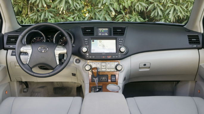 2008-toyota-highlander-int