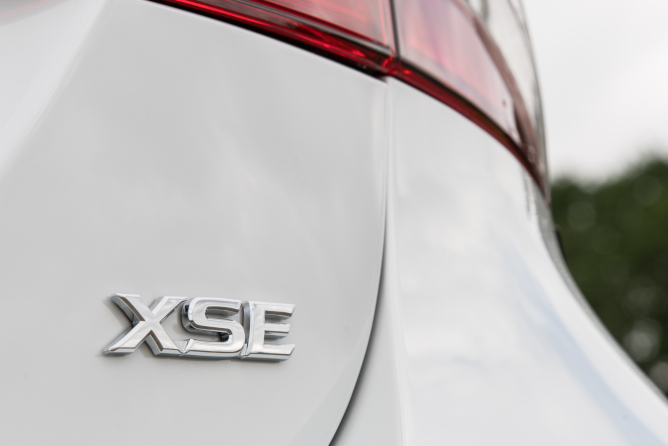 2019-toyota-camry-image-13