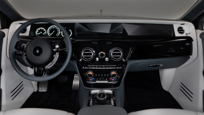 2023-rolls-royce-phantom-int