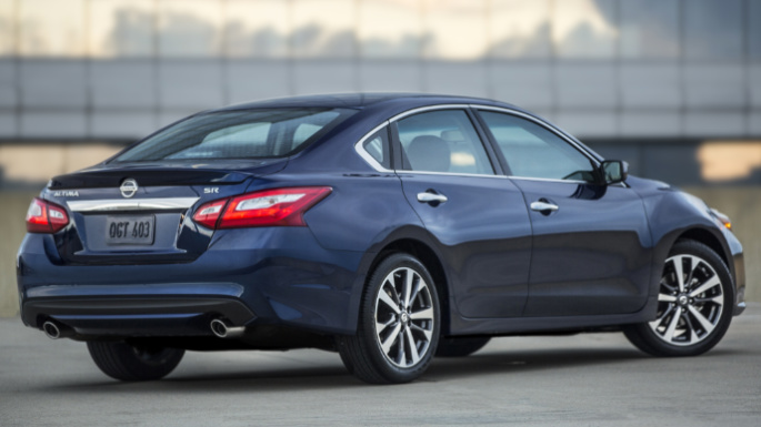 2017-nissan-altima-image-2