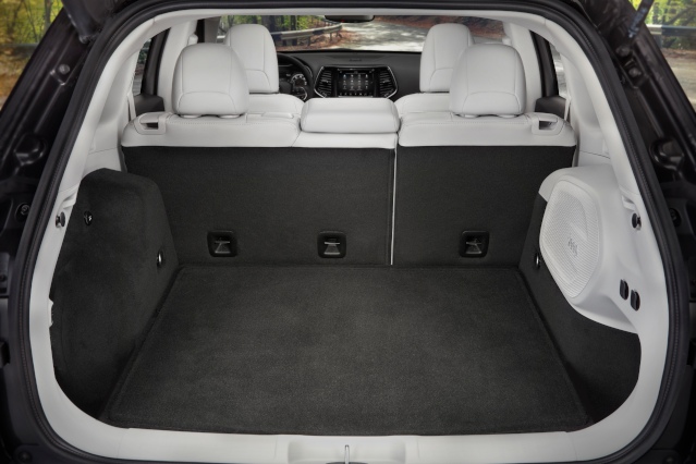 2019-jeep-cherokee-interior2