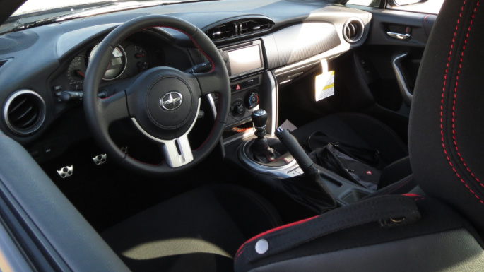 2013-scion-frs-int