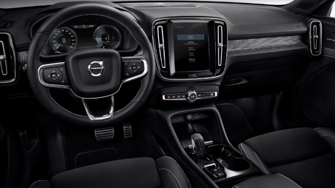 2023-volvo-xc40-int