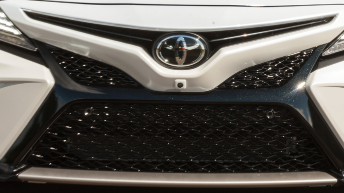 2018-toyota-camry-image-16