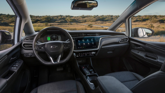2023-chevrolet-bolt-ev-int