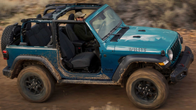 2024 Jeep Wrangler Driving (Driving)