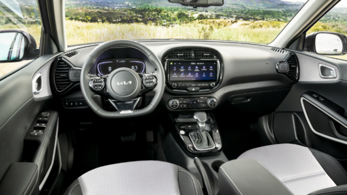 2023-kia-soul-int