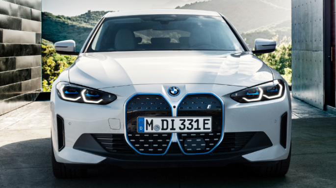 2022-bmw-i4-image-4