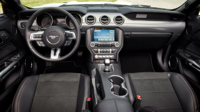 2015-2017-ford-mustang-int