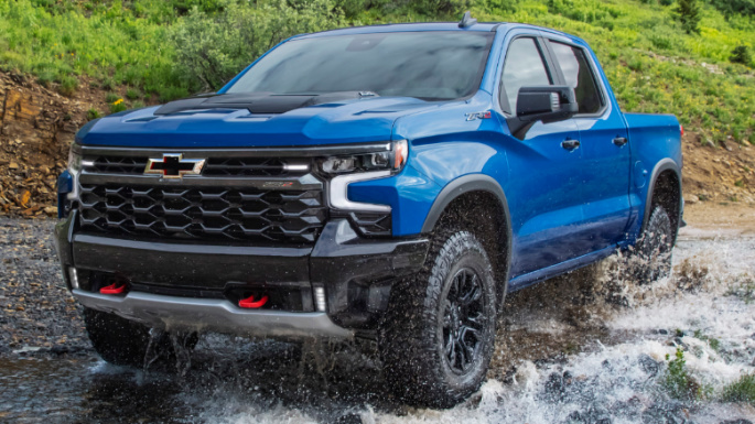 2022-chevrolet-silverado-driving-image