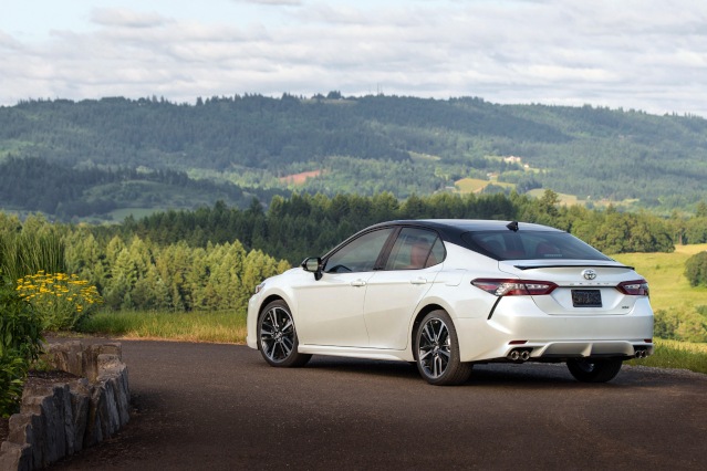 2019-toyota-camry-exterior2