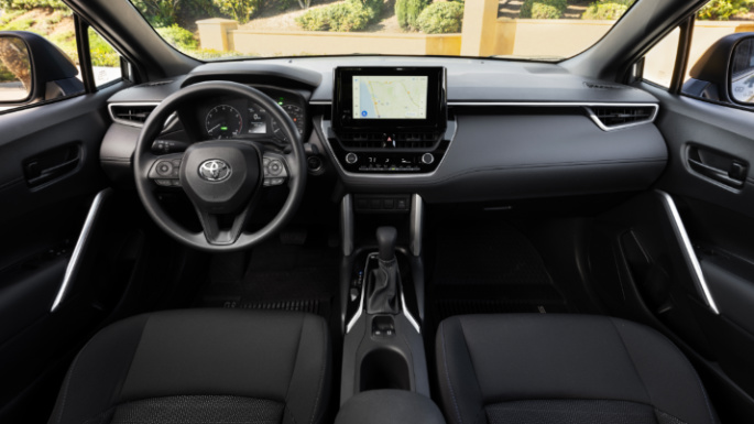2023-toyota-corolla-cross-hybrid-int