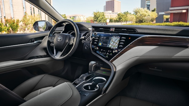 2019-toyota-camry-interior1