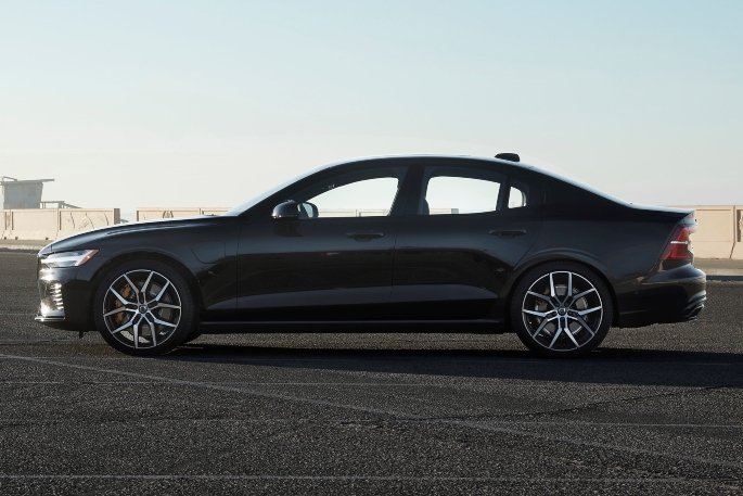 2019-volvo-s60-image-3