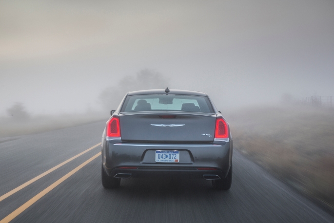 2019-chrysler-300-exterior-2