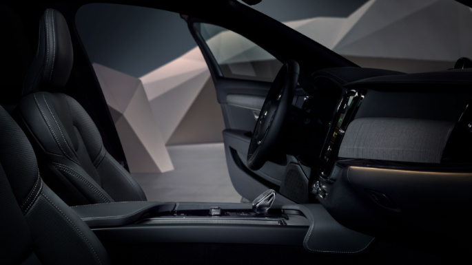 2023-volvo-v90-cross-country-int
