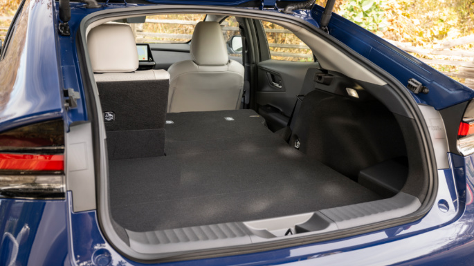 2023-toyota-prius-image-10