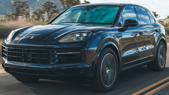 2025 Porsche Cayenne Driving (Driving)