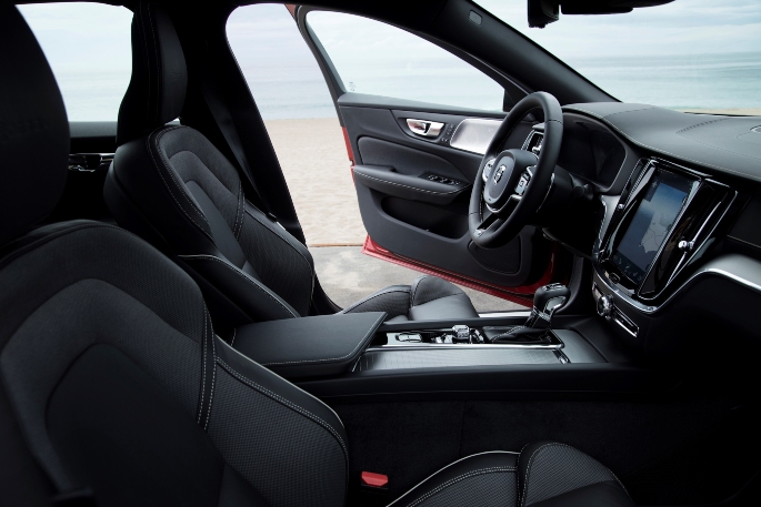 2019-volvo-s60-image-7