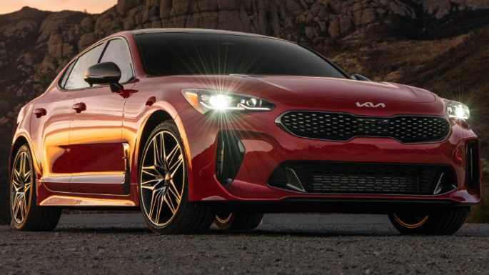 2022-kia-stinger-image-1