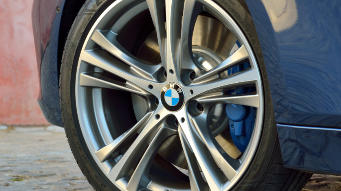 2017-bmw-3-series-image-15
