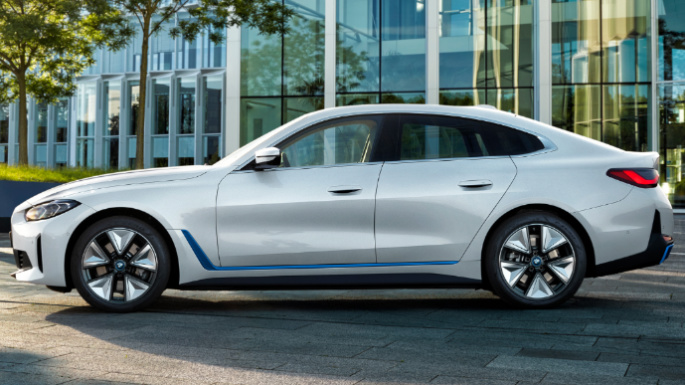 2022-bmw-i4-image-3