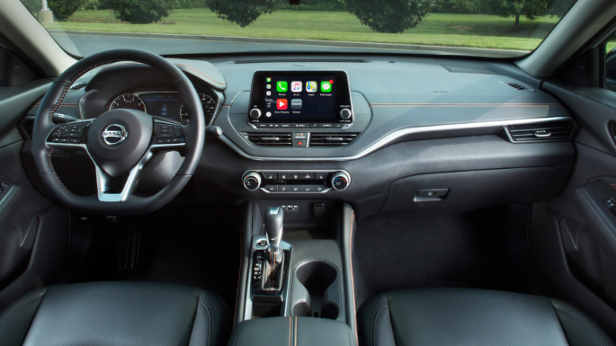 2019-nissan-altima-int