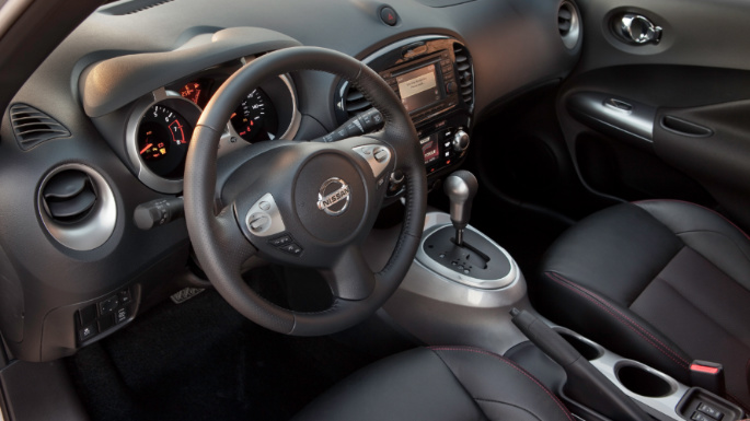 2011-nissan-juke-int